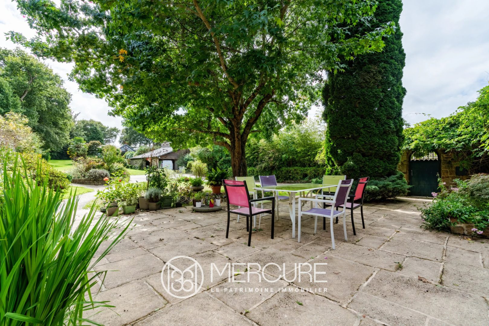 Morbihan, à 15 min de la mer, propriété en pierres du XVIIIe siècle, piscine et parc - 21377BR