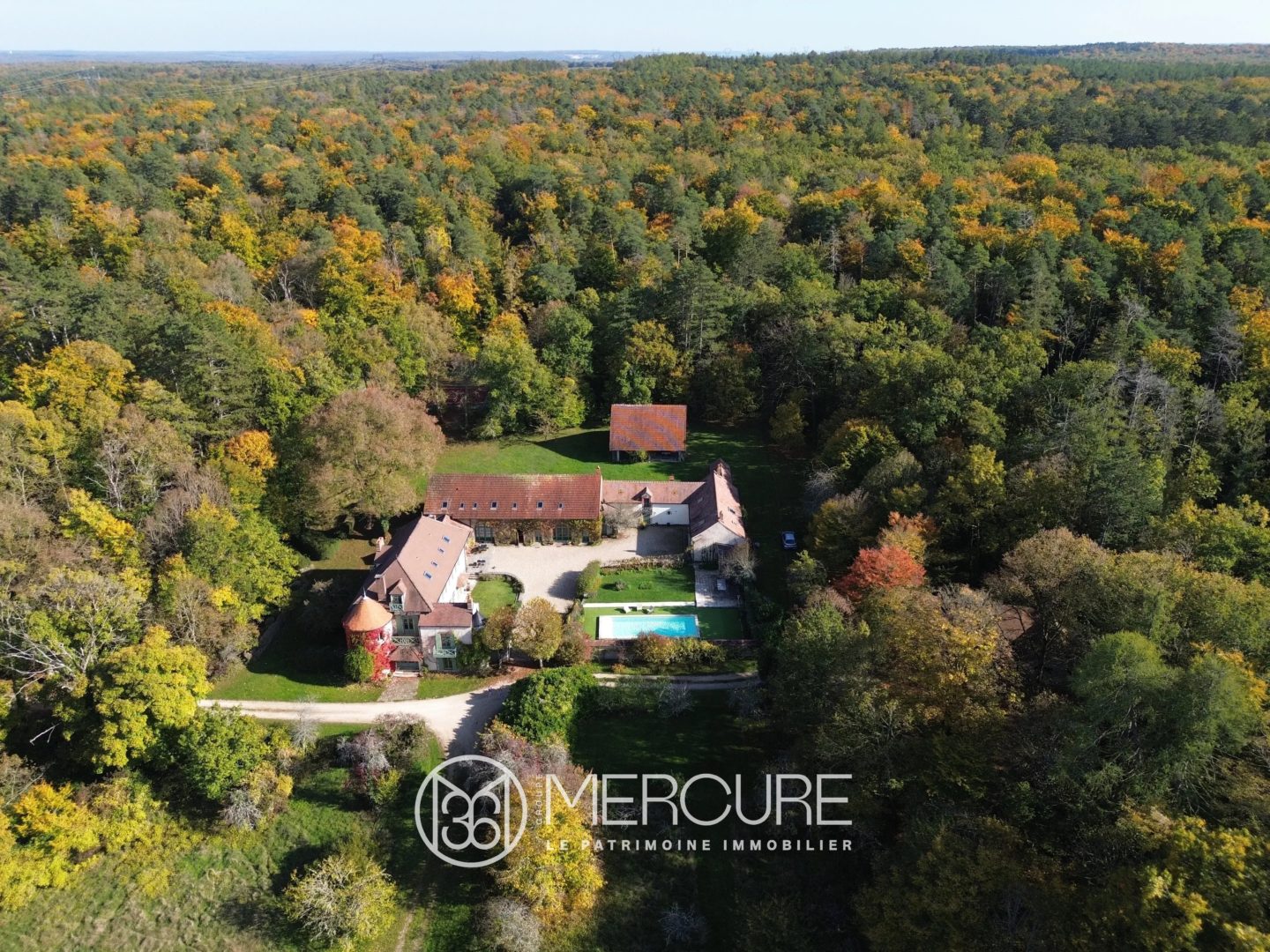 Maison 20 pièces 860 m² · à Sarry · 860 m² · 2 700 000 €