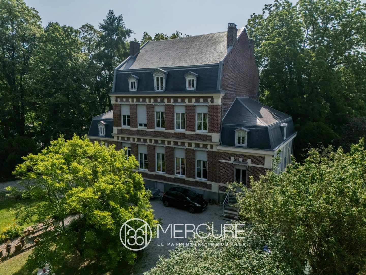 Manoir et ses douves, parc de 2,9 hectares