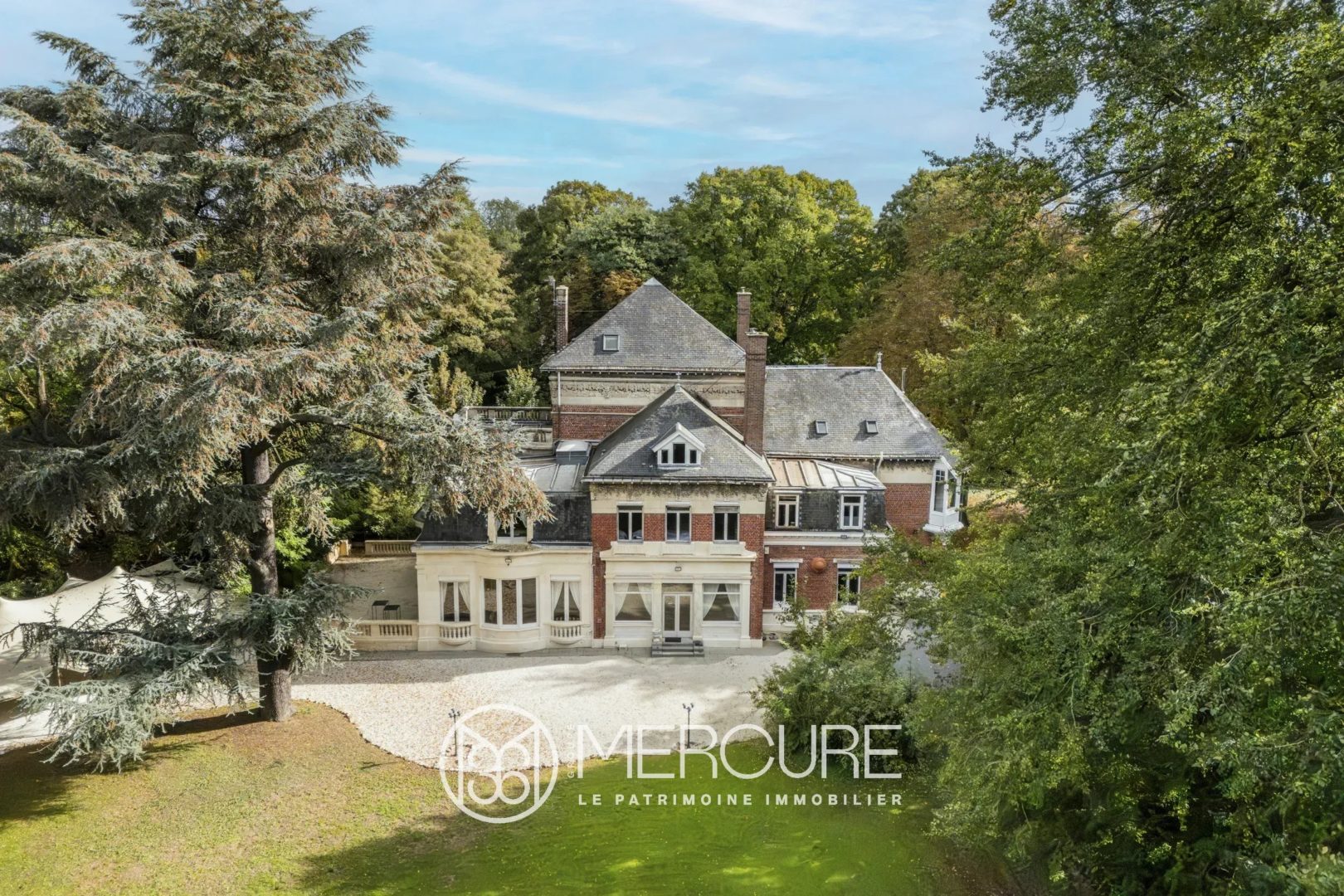 Maison 12 pièces 450 m² · à Corbehem · 450 m² · 925 000 €