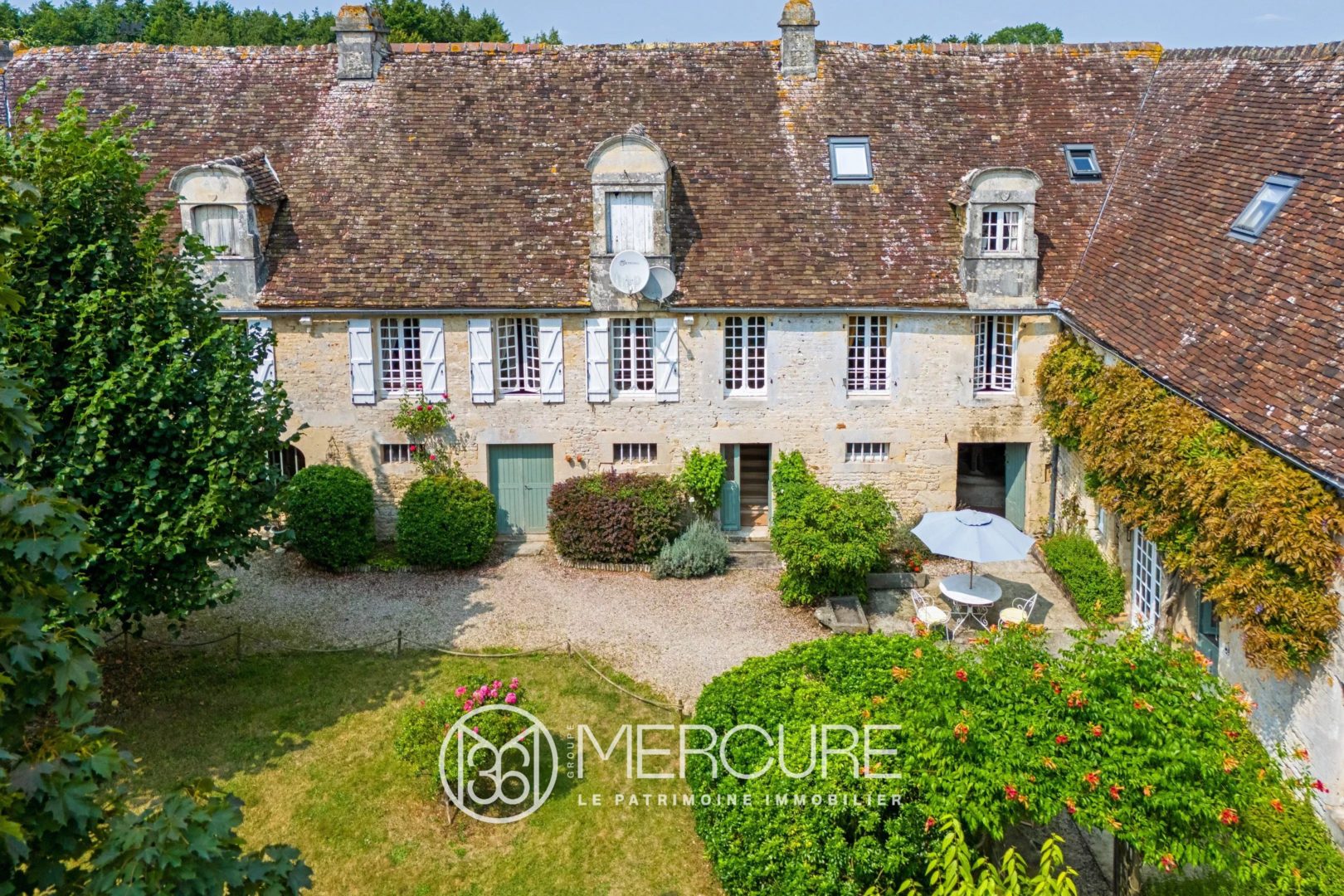 Maison 10 pièces 341 m² · à Villers-Canivet · 341 m² · 599 000 €