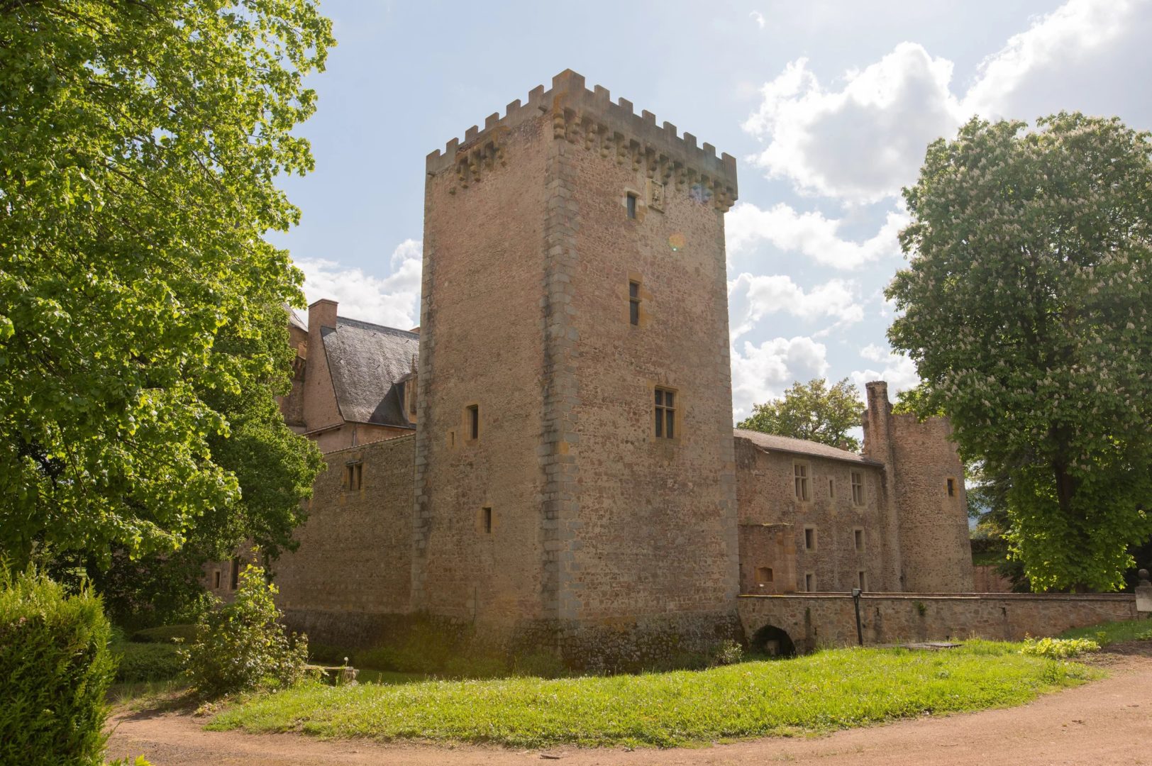 Vente Château / Manoir 1338m² 17 Pièces à Roanne (42300) - Groupe Mercure