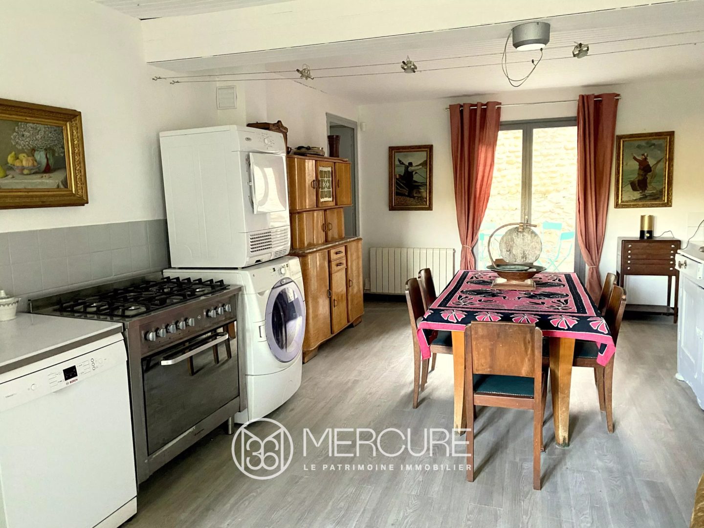 Propriété de 415 m² - 4682LY
