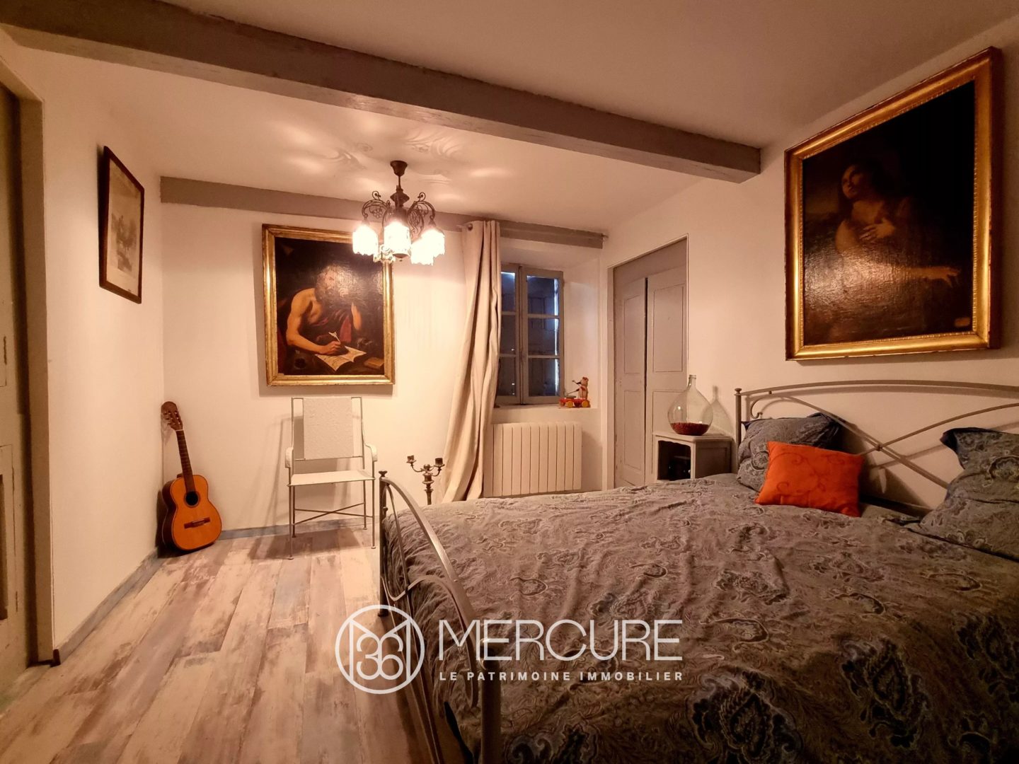 Propriété de 415 m² - 4682LY