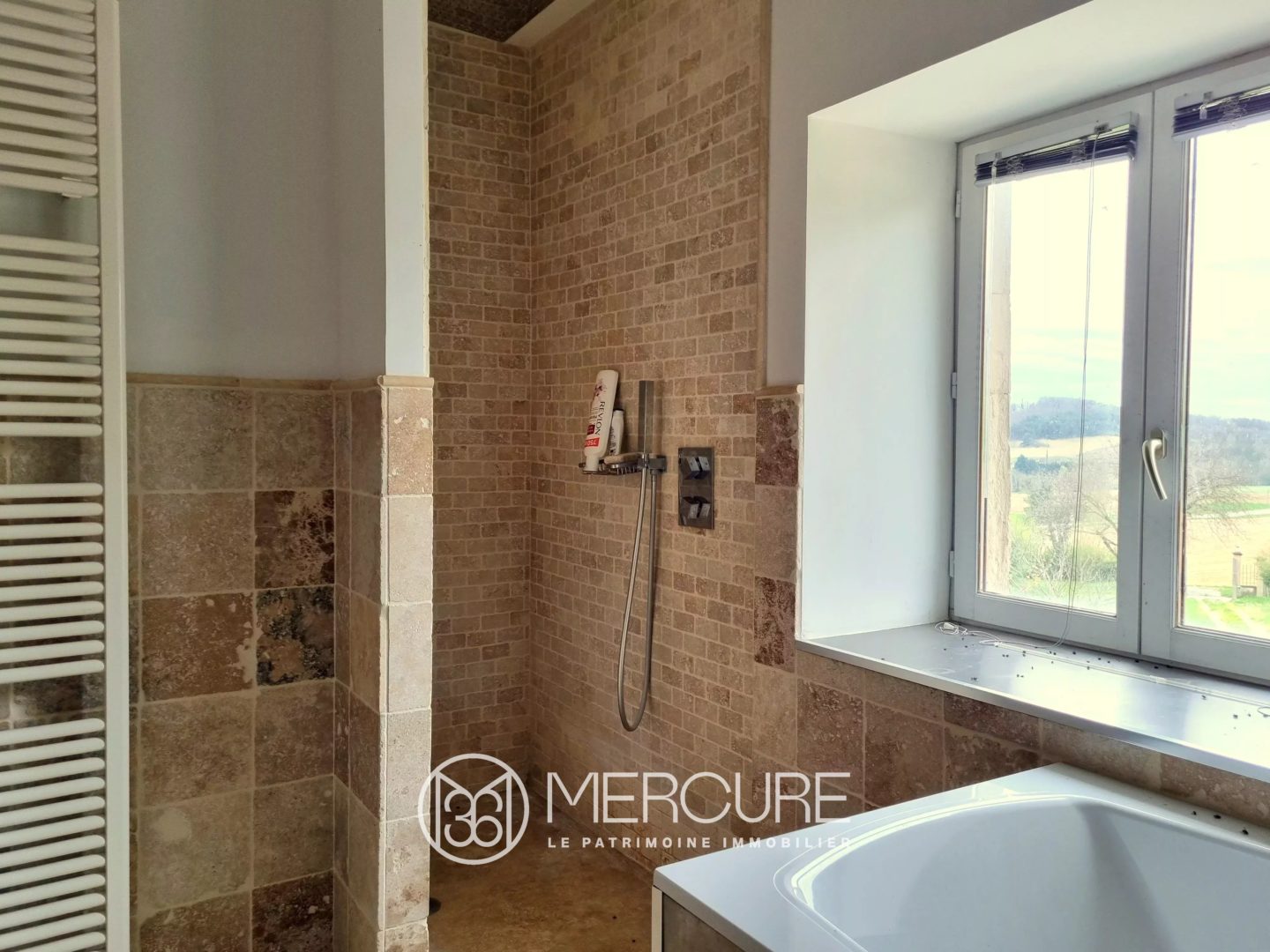 Propriété de 415 m² - 4682LY