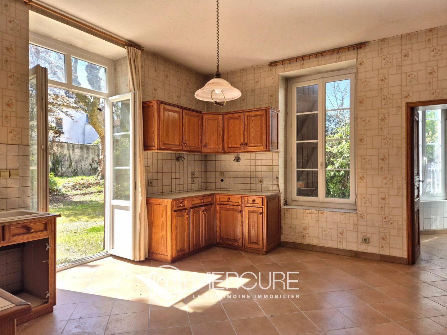 ECULLY – LE PERROLIER  – MAISON A RENOVER DE 260 M² habitables - 4833LY