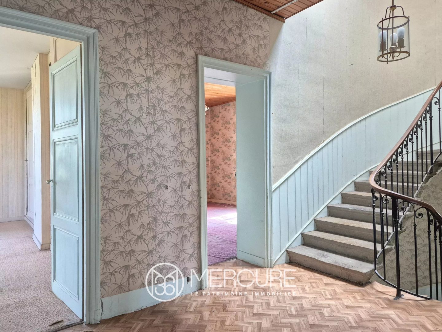 ECULLY – LE PERROLIER  – MAISON A RENOVER DE 260 M² habitables - 4833LY