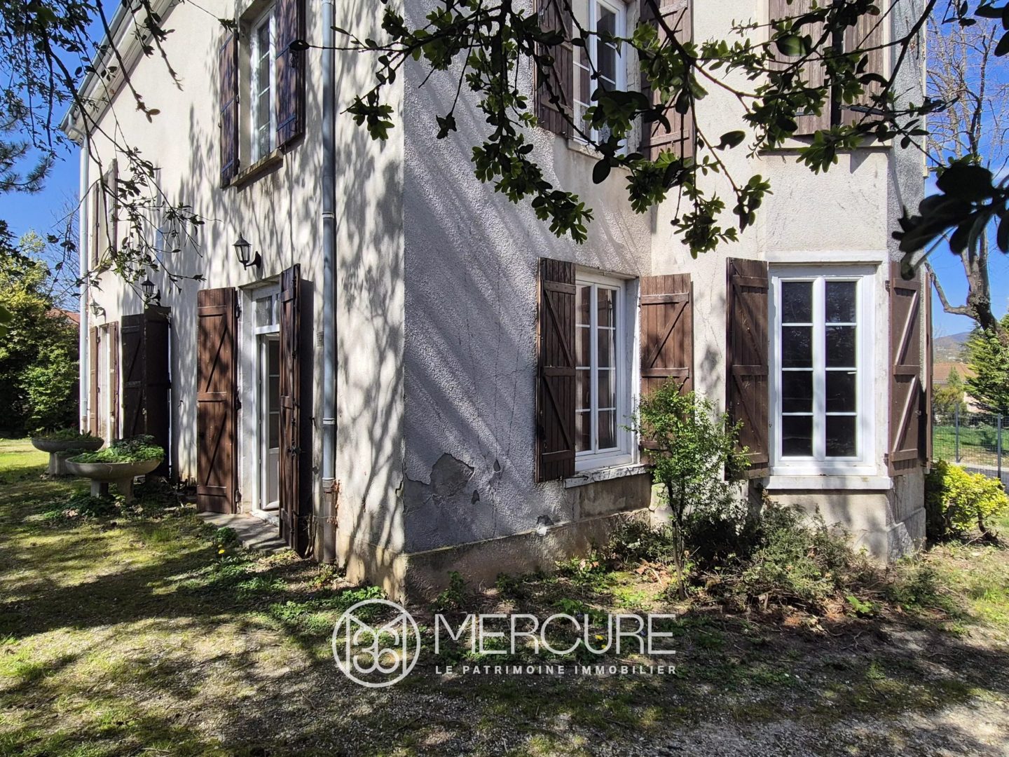 ECULLY – LE PERROLIER  – MAISON A RENOVER DE 260 M² habitables - 4833LY