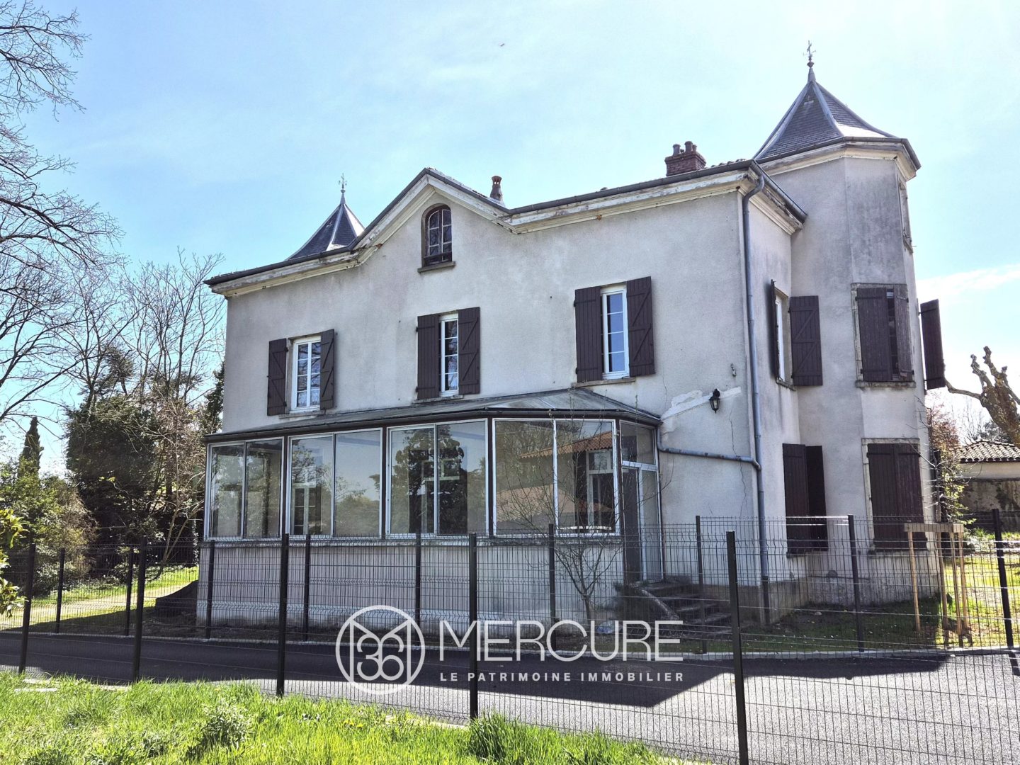 ECULLY – LE PERROLIER  – MAISON A RENOVER DE 260 M² habitables - 4833LY