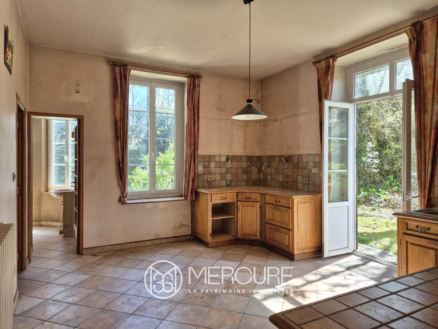 ECULLY – LE PERROLIER  – MAISON A RENOVER DE 260 M² habitables - 4833LY