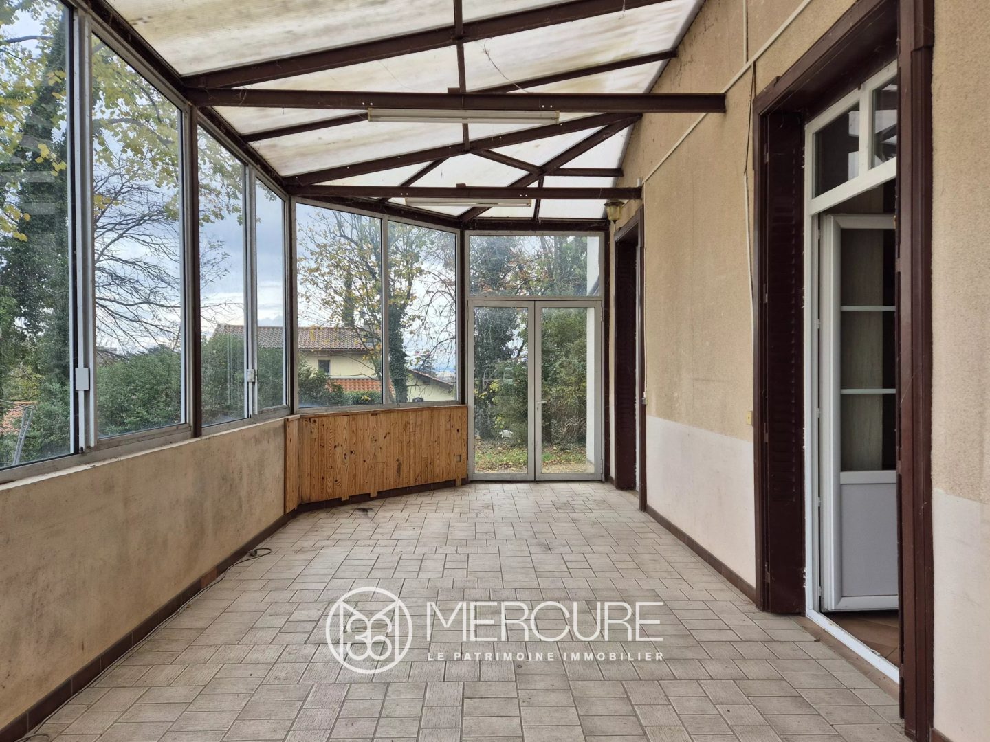 ECULLY – LE PERROLIER  – MAISON A RENOVER DE 260 M² habitables - 4833LY