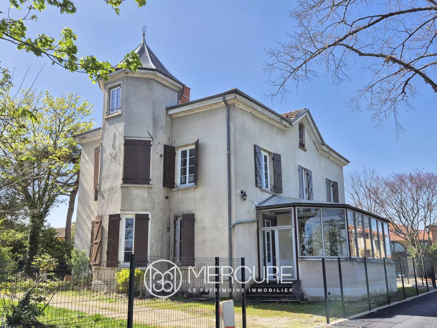 ECULLY – LE PERROLIER  – MAISON A RENOVER DE 260 M² habitables - 4833LY