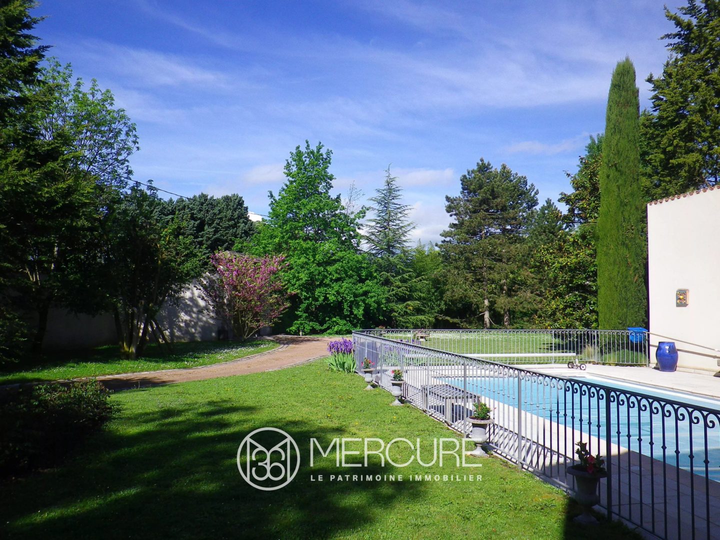 À VENDRE – ÉCULLY – SOMPTUEUSE PROPRIÉTÉ FAMILIALE AVEC PISCINE, TENNIS & TERRAIN DIVISIBLE – 3 000 000 € - 4903LY