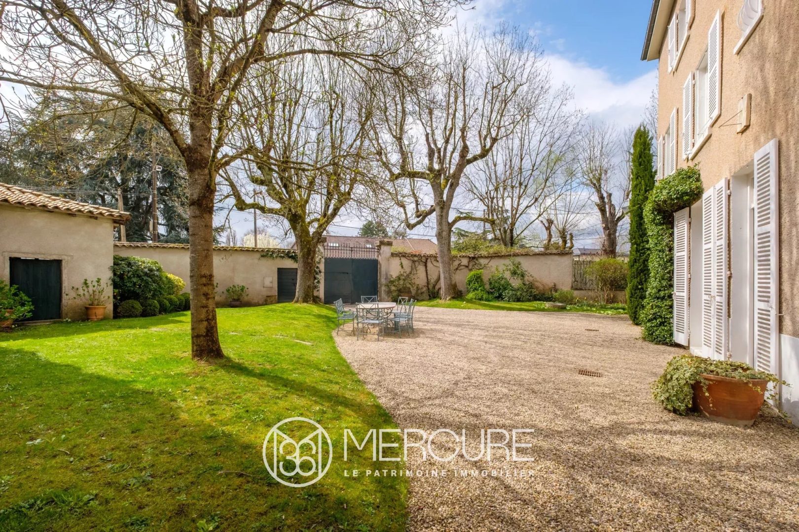 À VENDRE – ÉCULLY – SOMPTUEUSE PROPRIÉTÉ FAMILIALE AVEC PISCINE, TENNIS & TERRAIN DIVISIBLE – 3 000 000 € - 4903LY