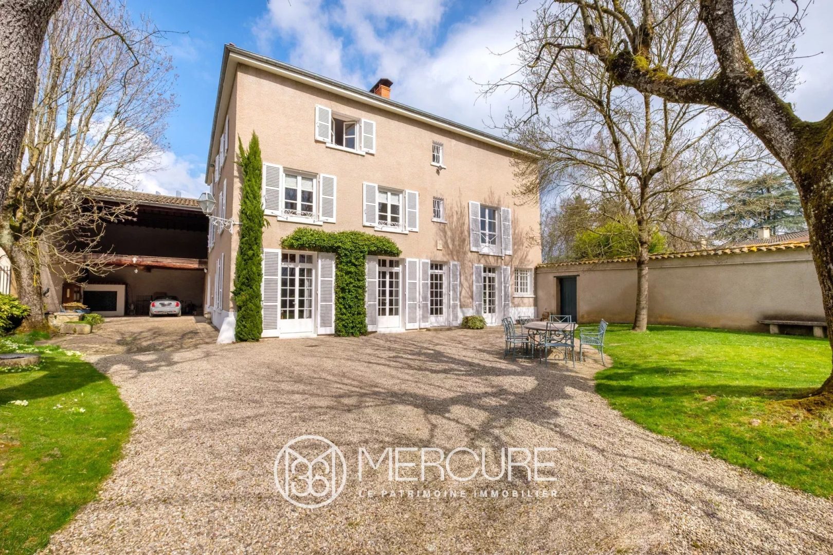 À VENDRE – ÉCULLY – SOMPTUEUSE PROPRIÉTÉ FAMILIALE AVEC PISCINE, TENNIS & TERRAIN DIVISIBLE – 3 000 000 € - 4903LY