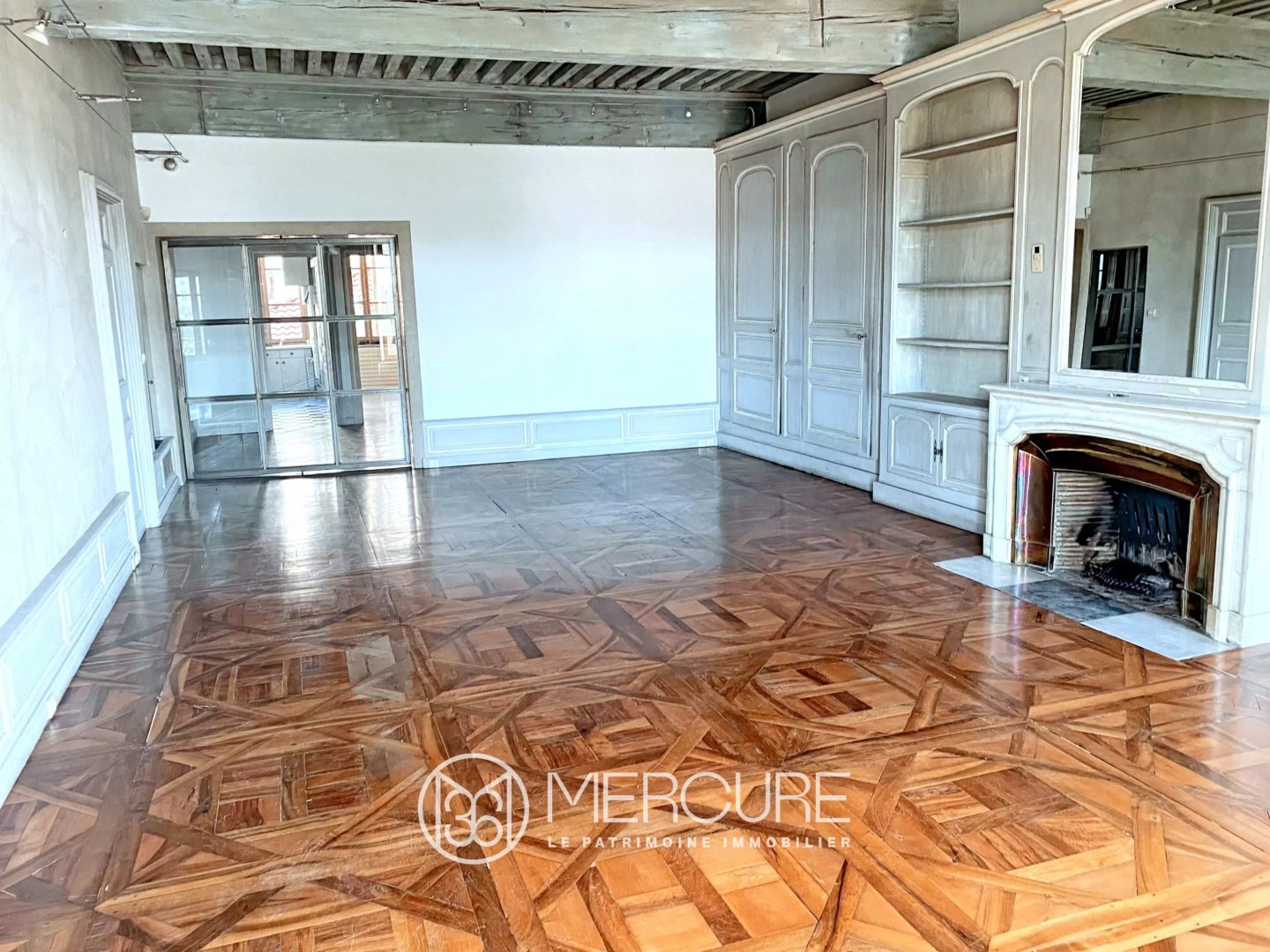 A LOUER – APPARTEMENT 135,83 M² – LYON 2° PLACE BELLECOUR - 4987LY