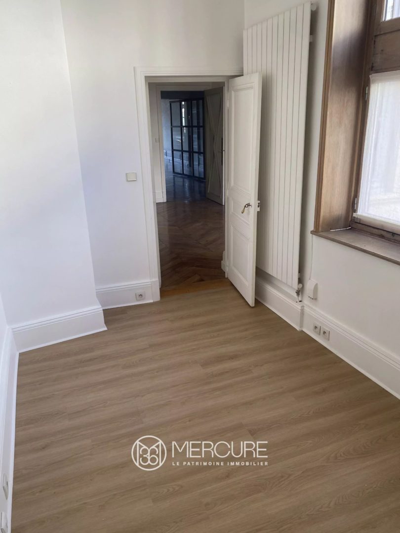 A LOUER – APPARTEMENT 135,83 M² – LYON 2° PLACE BELLECOUR - 4987LY