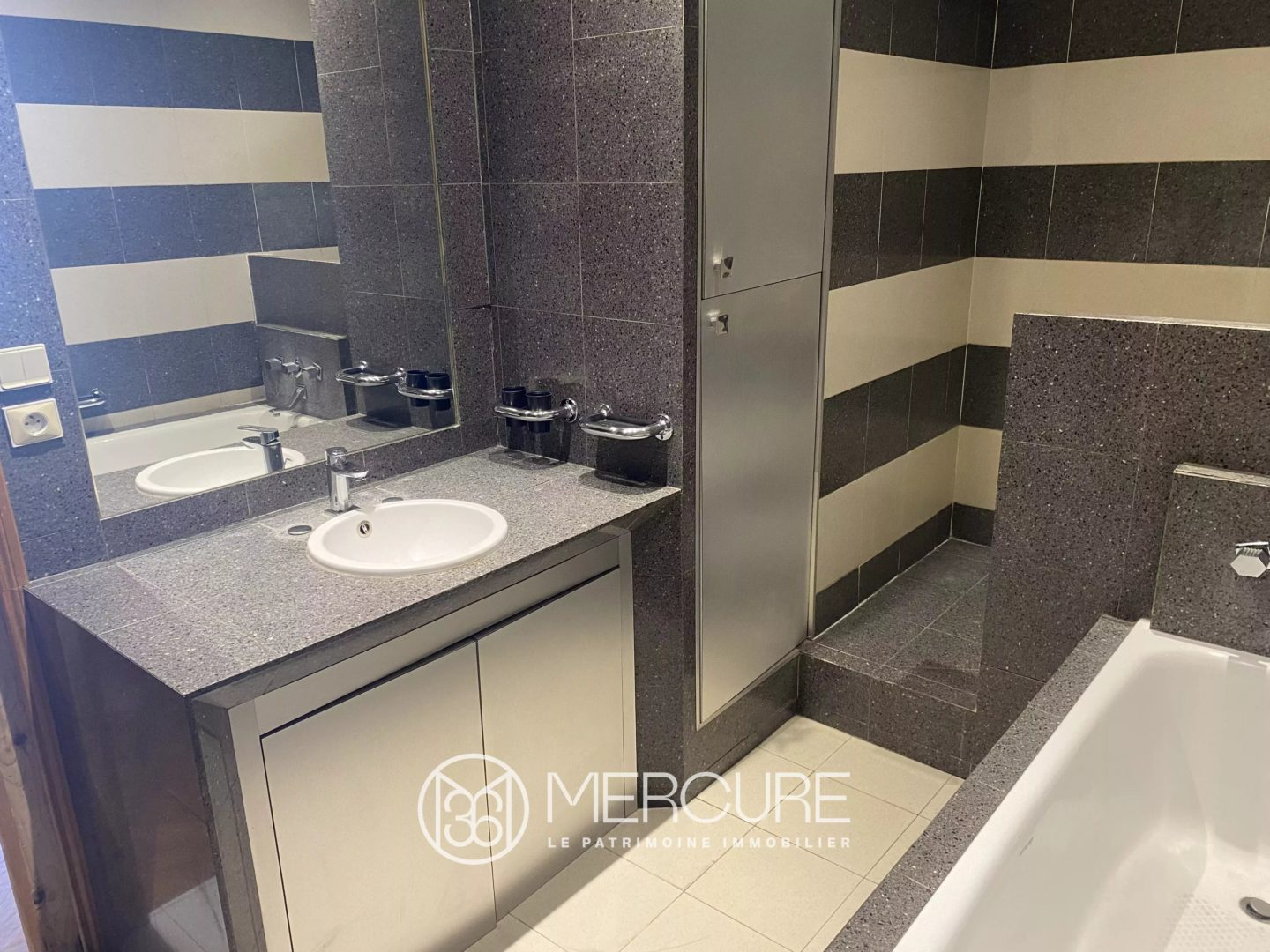 A LOUER – APPARTEMENT 135,83 M² – LYON 2° PLACE BELLECOUR - 4987LY