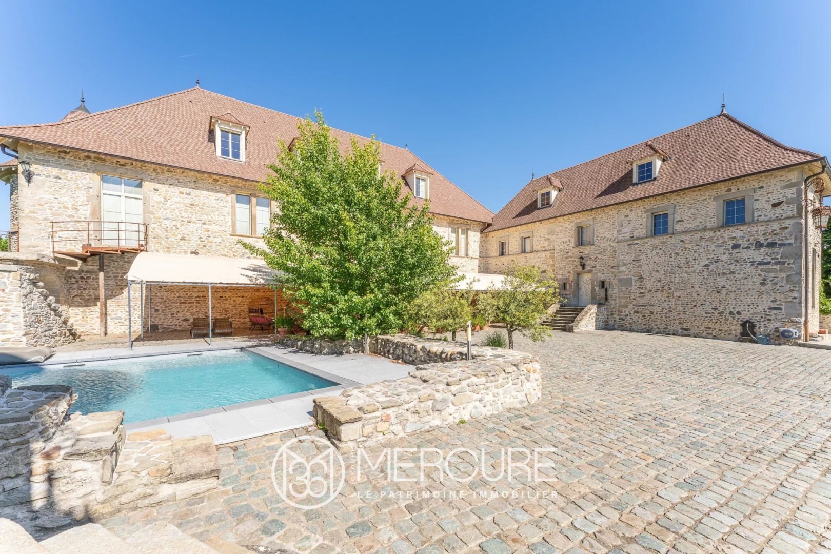 Maison 11 pièces 600 m² · à Bourgoin-Jallieu · 600 m² · 1 580 000 €