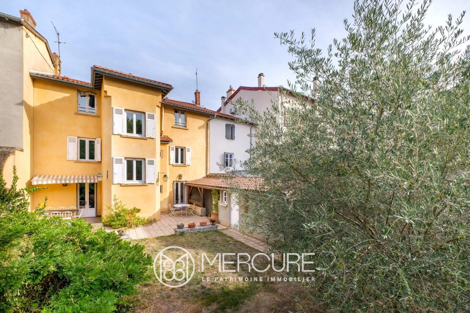 Maison 9 pièces 229 m² · à Tassin-la-Demi-Lune · 229,4 m² · 990 000 €