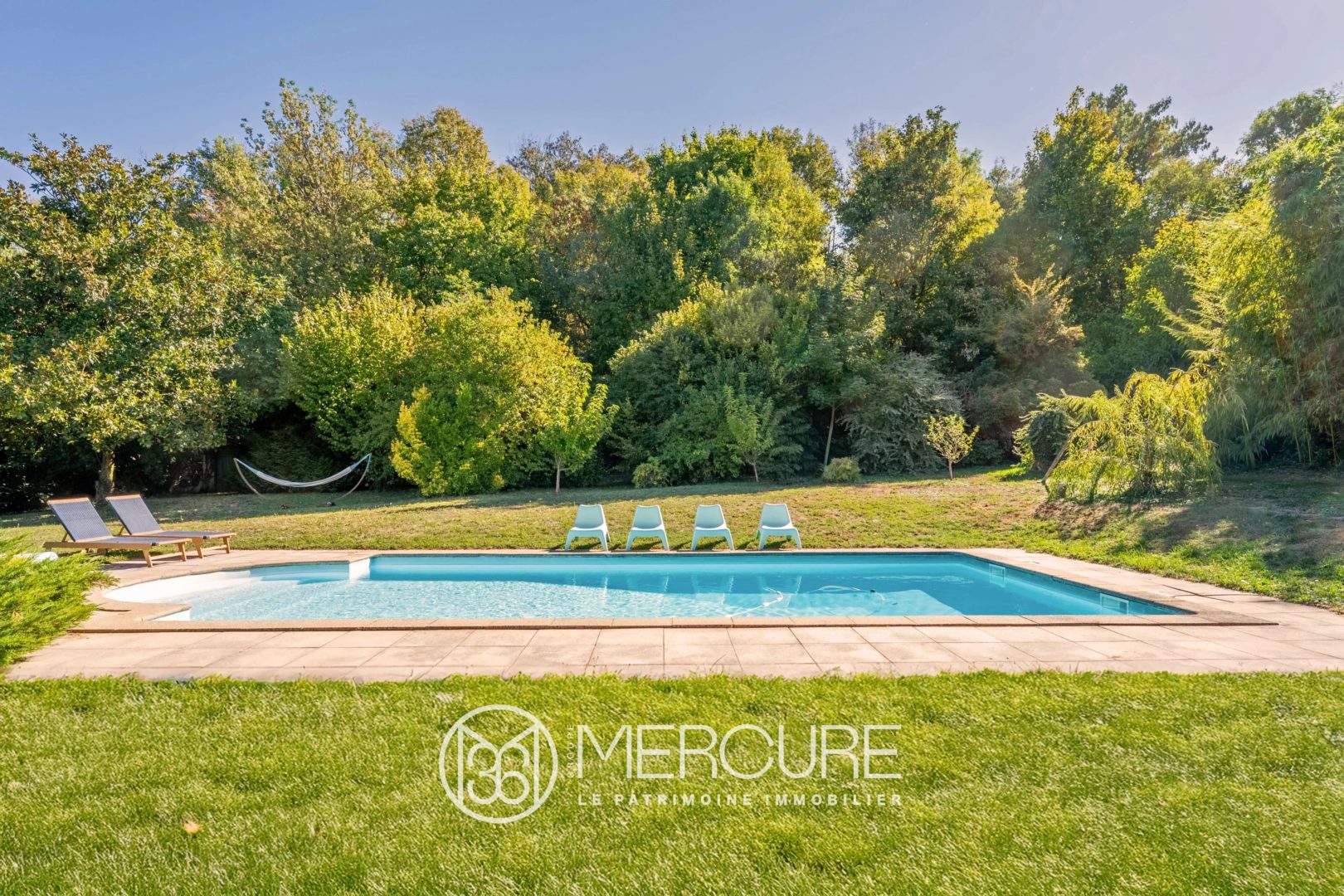 Maison 10 pièces 270 m² · à Cailloux-sur-Fontaines · 270 m² · 1 195 000 €
