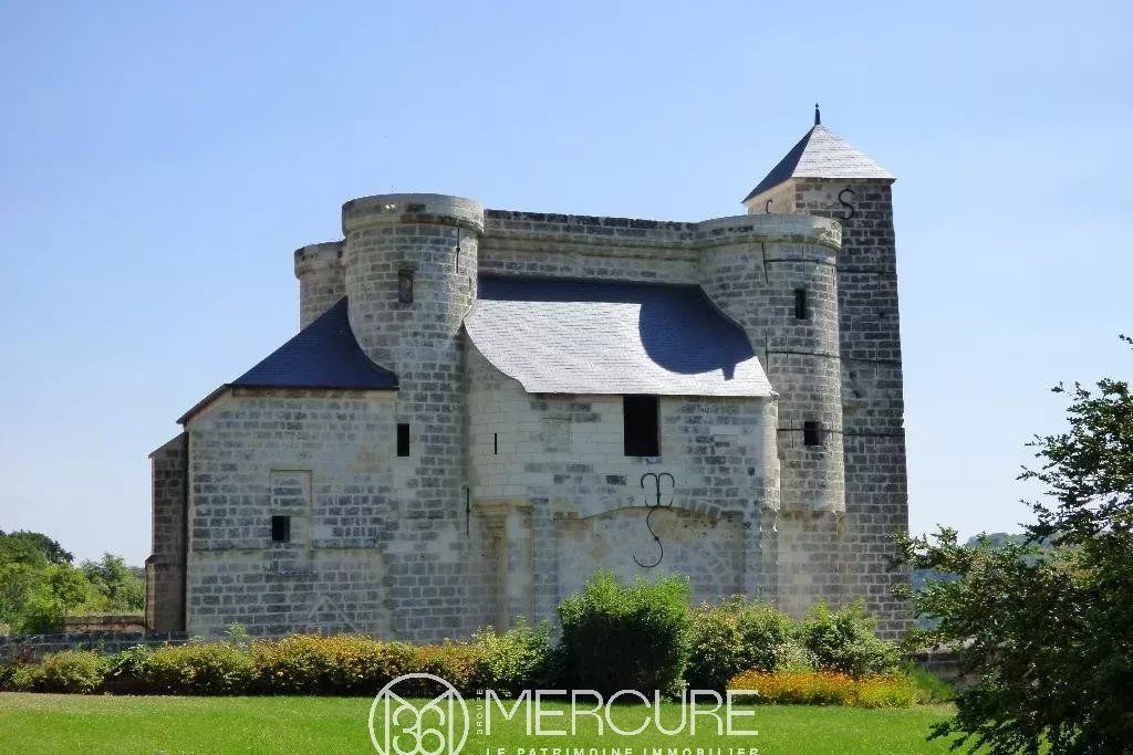 Maison de maître et donjon classés des XIIᵉ et XIVᵉ siècles