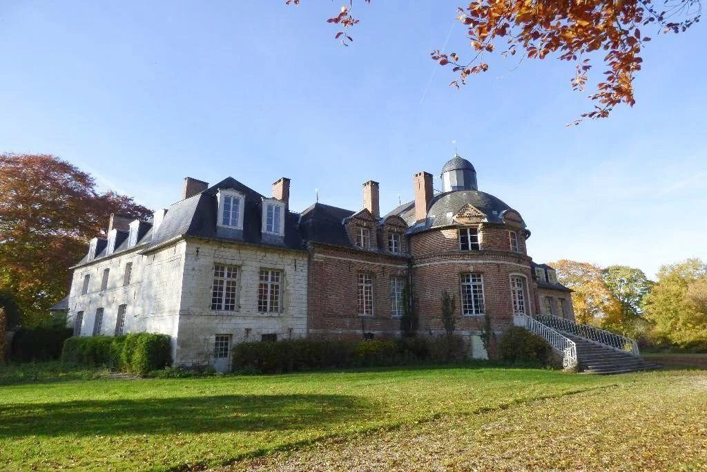 Château des XVIIᵉ et XVIIIᵉ siècles, inscrit à l’inventaire supplémentaire, parc de 31 hectares