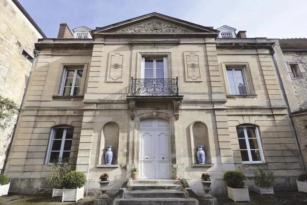 OISE – SENLIS – 45KM DE PARIS

VENTE HOTEL PARTICULIER XVIIIEME SIECLE AVEC JARDIN ET GARAGE

A vendre … - 80359vm