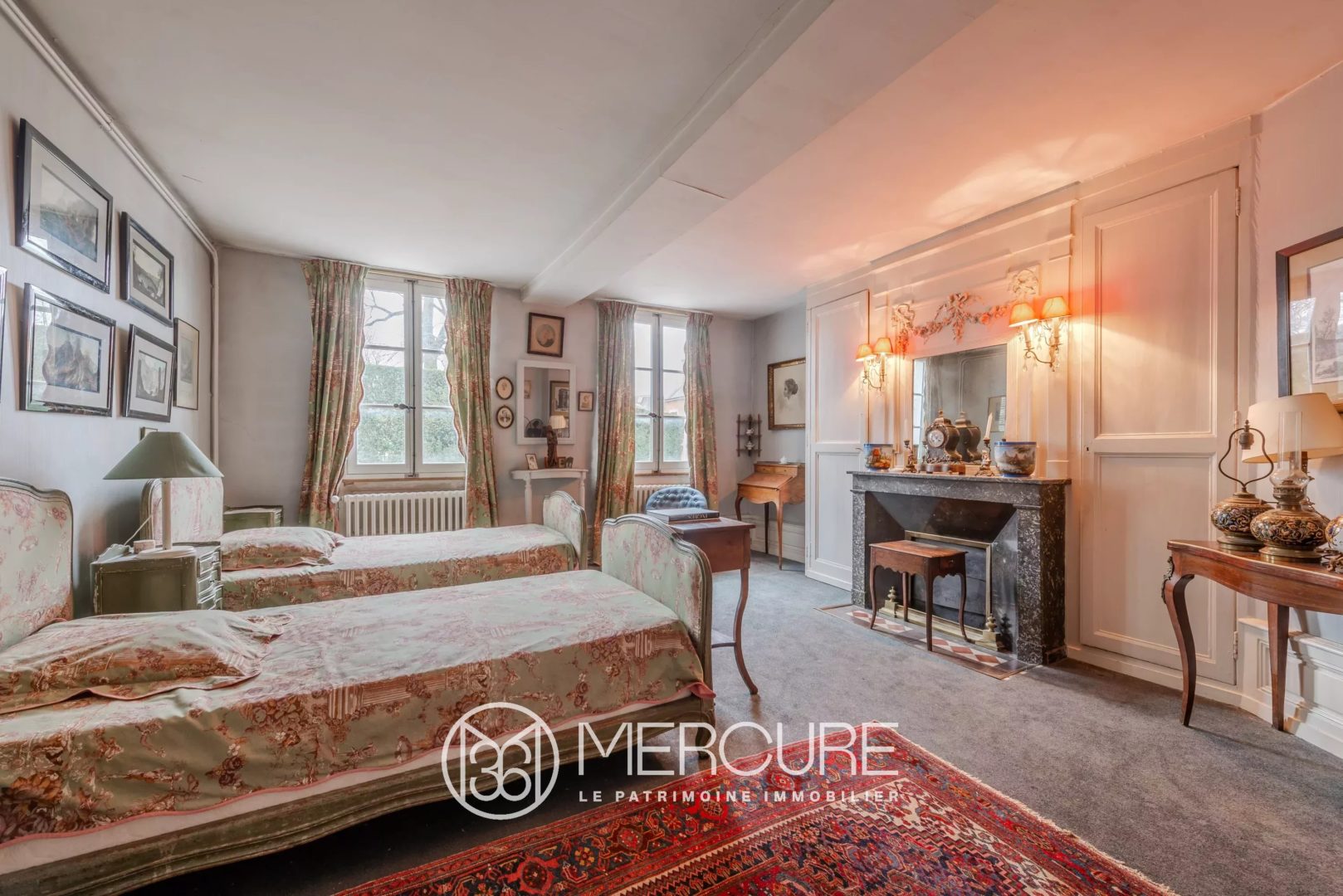 Oise – private mansion, outbuildings and courtyard - 80605PI