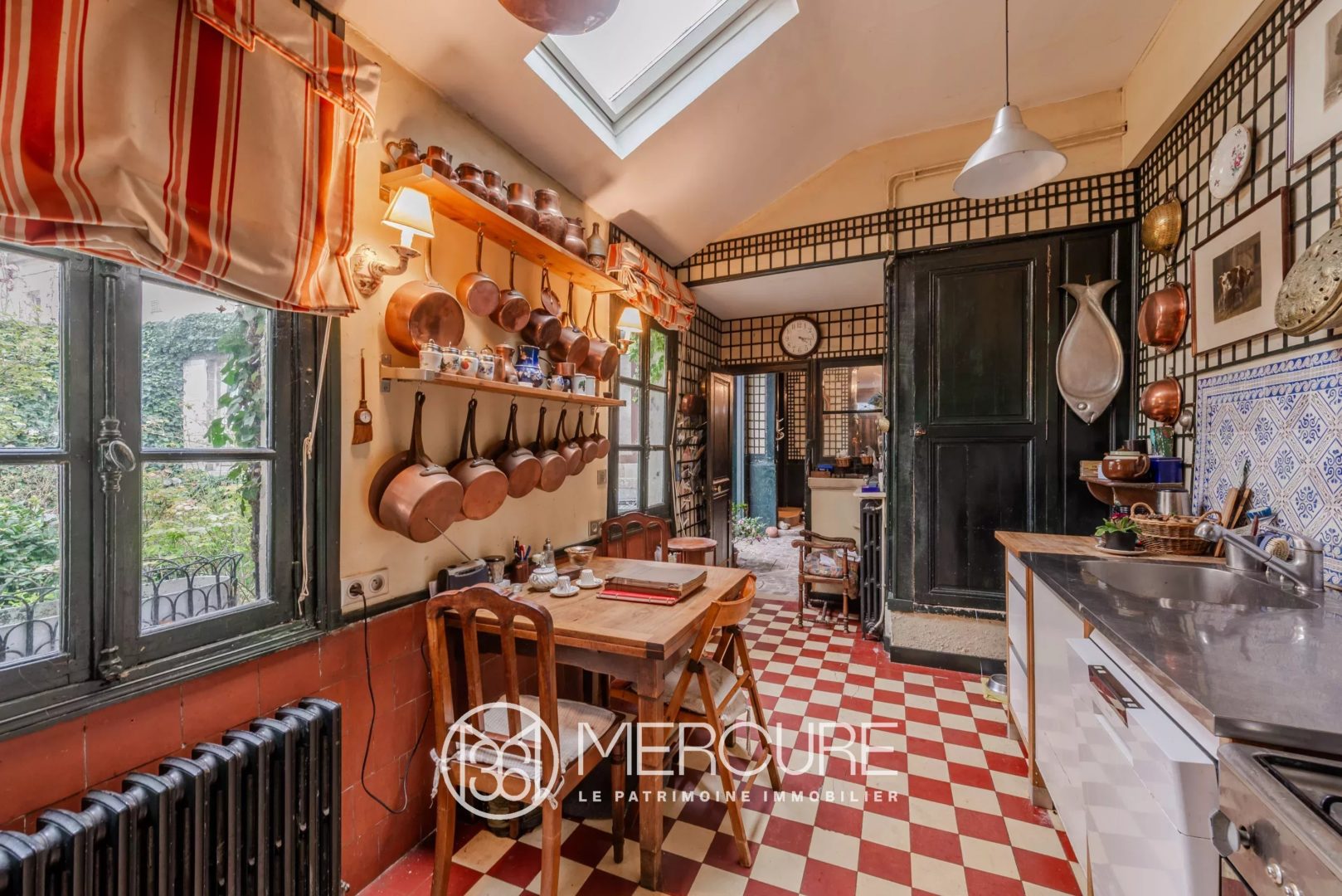 Oise – private mansion, outbuildings and courtyard - 80605PI