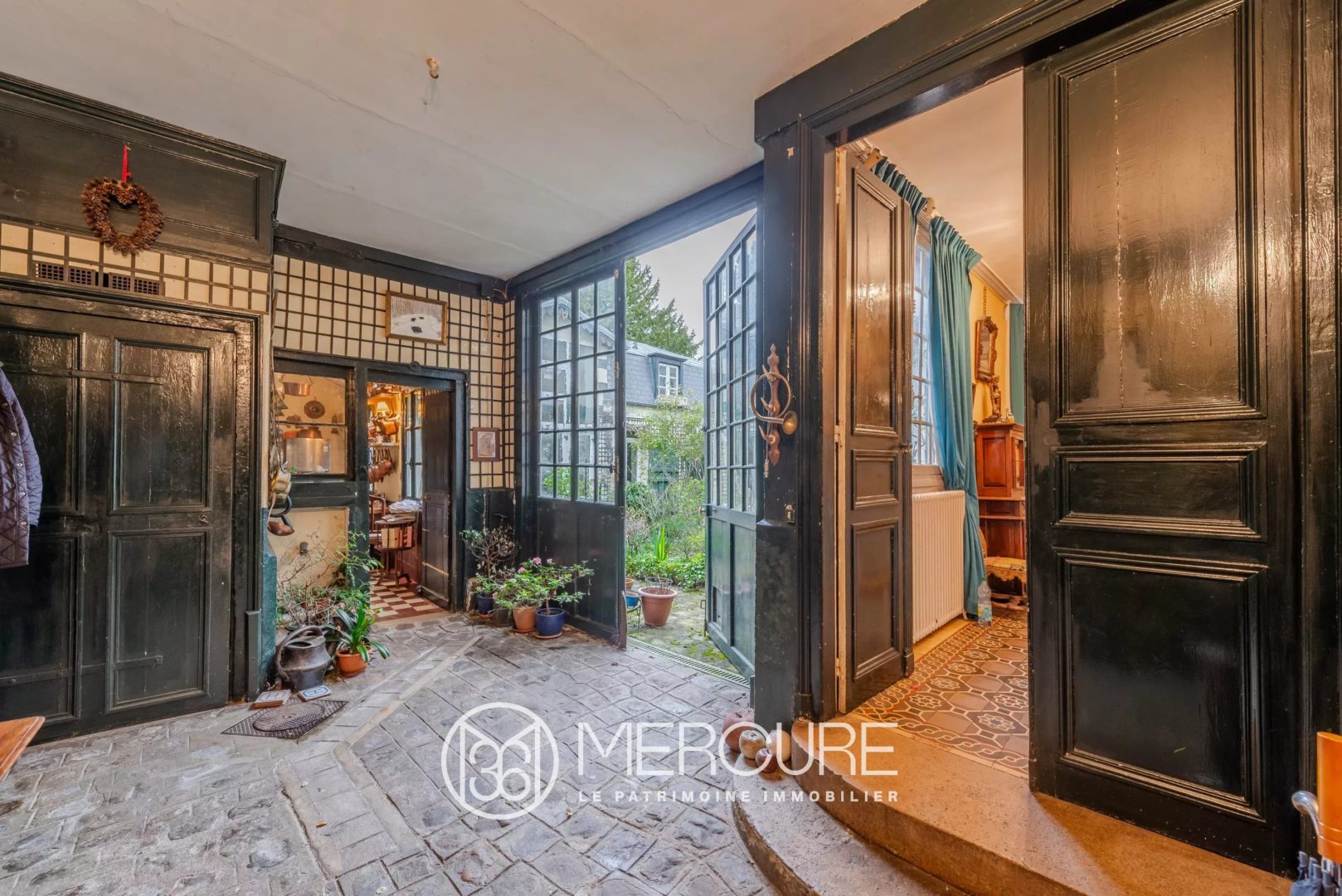 Oise – private mansion, outbuildings and courtyard - 80605PI