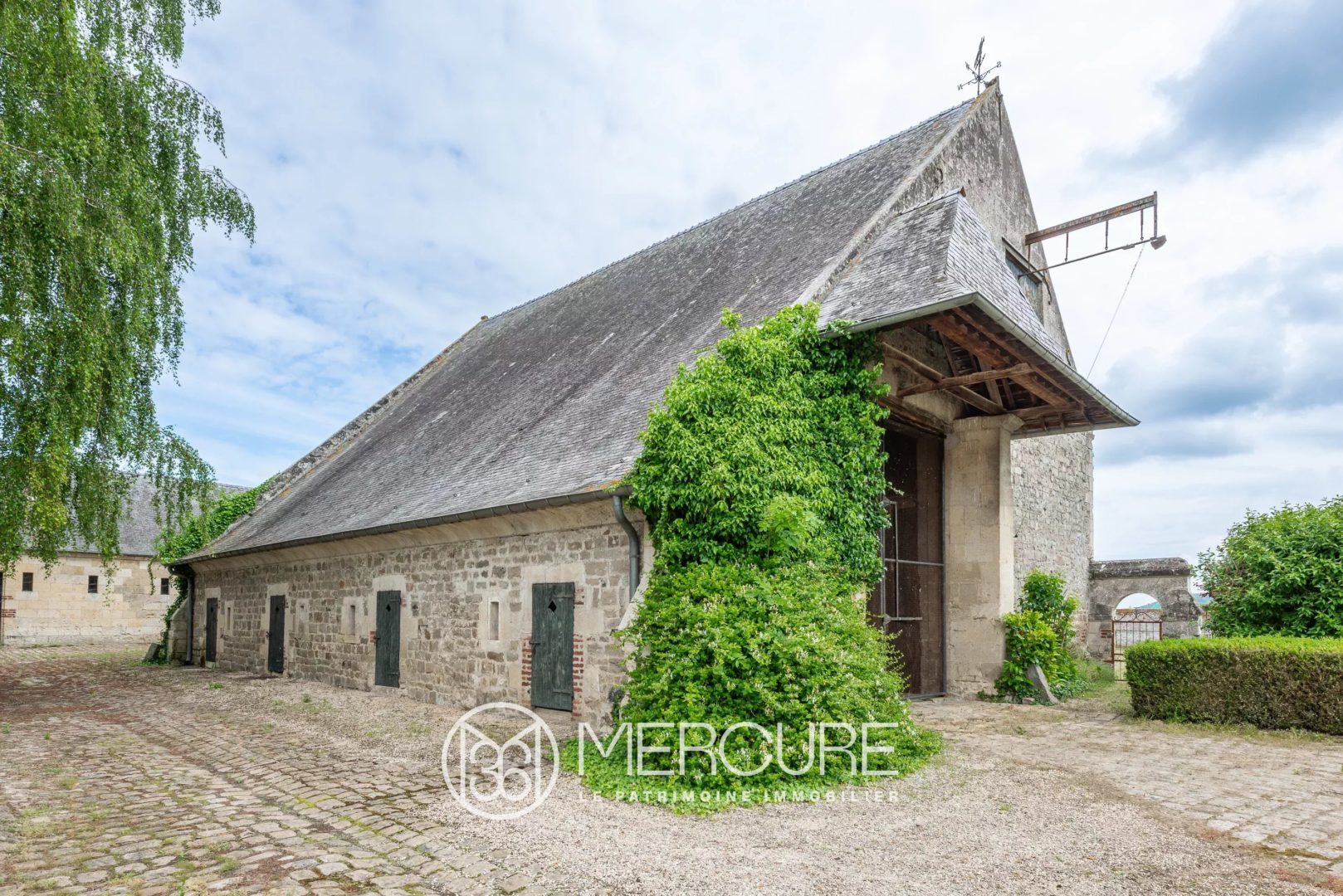 Aisne – manor house, outbuildings and park 1.8ha - 80608PI