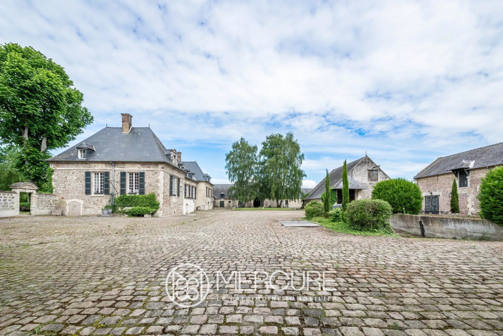 Aisne – manor house, outbuildings and park 1.8ha - 80608PI