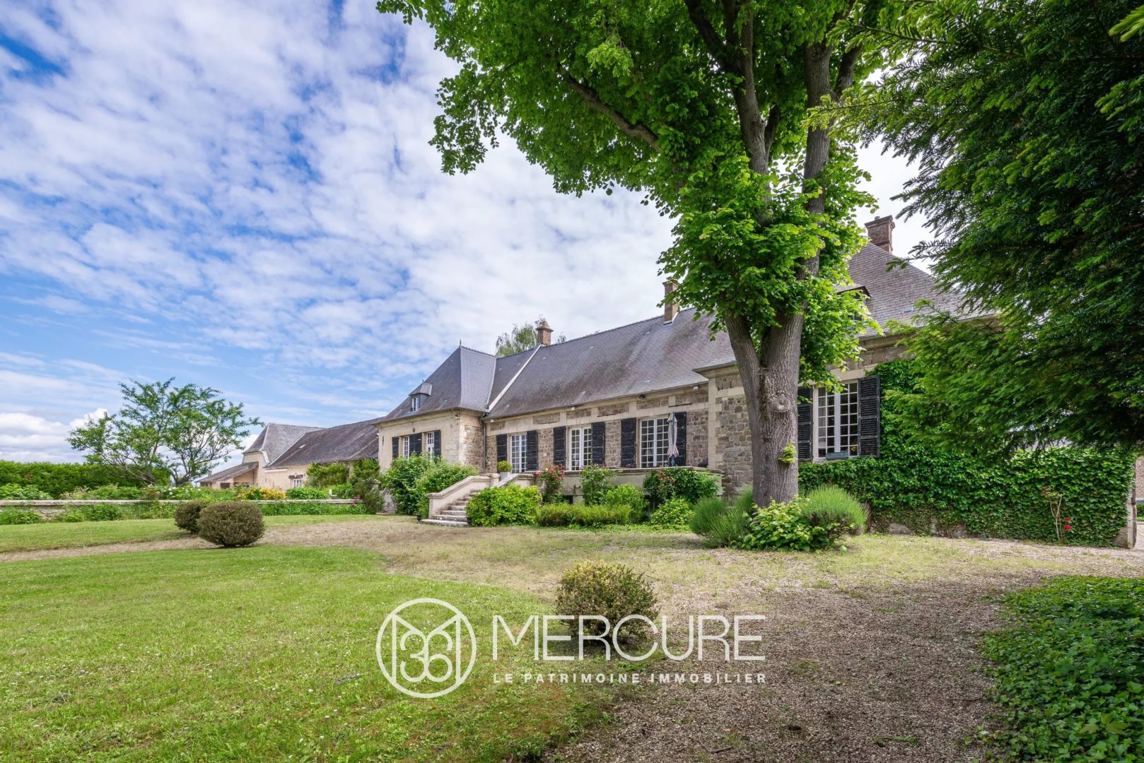 Aisne – manor house, outbuildings and park 1.8ha - 80608PI