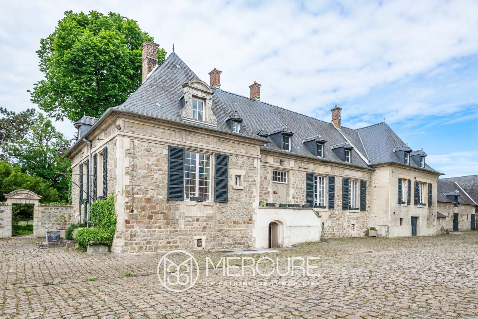 Aisne – manor house, outbuildings and park 1.8ha - 80608PI