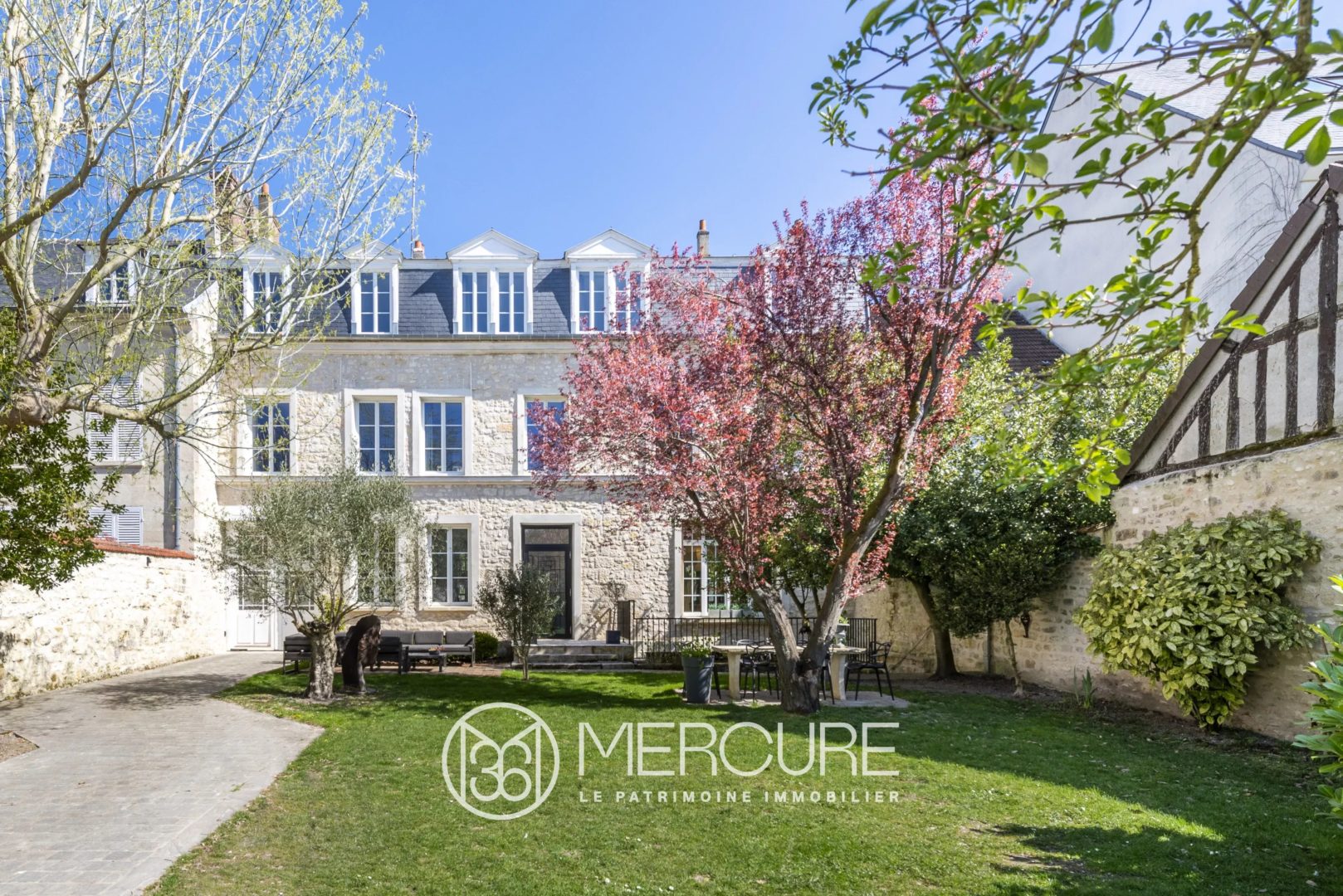 OISE – COMPIEGNE – ENSEMBLE IMMOBILIER, DEPENDANCES ET JARDIN - 80627PI