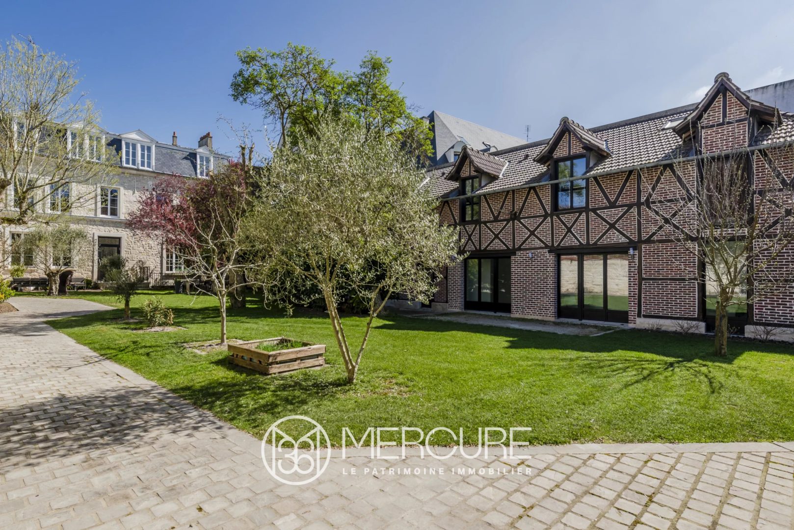 OISE – COMPIEGNE – ENSEMBLE IMMOBILIER, DEPENDANCES ET JARDIN - 80627PI