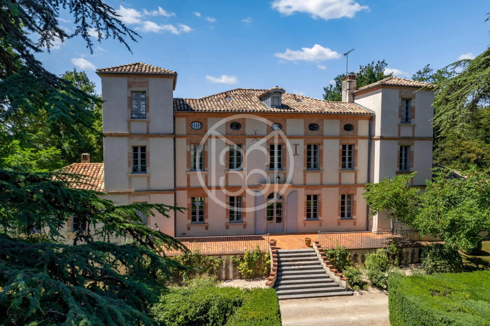 19TH CENTURY CHATEAU – OUTBUILDINGS & POOL - 8529TS