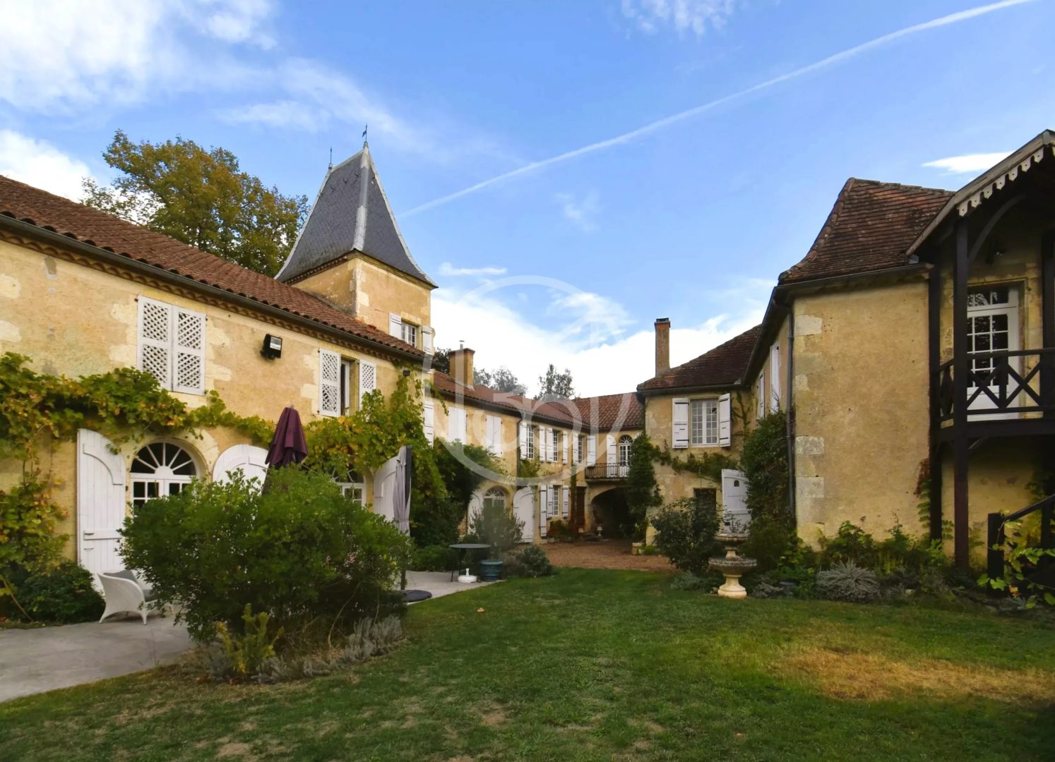 18TH-CENTURY CHATEAU – OUTBUILDINGS – POOL - 8912TS