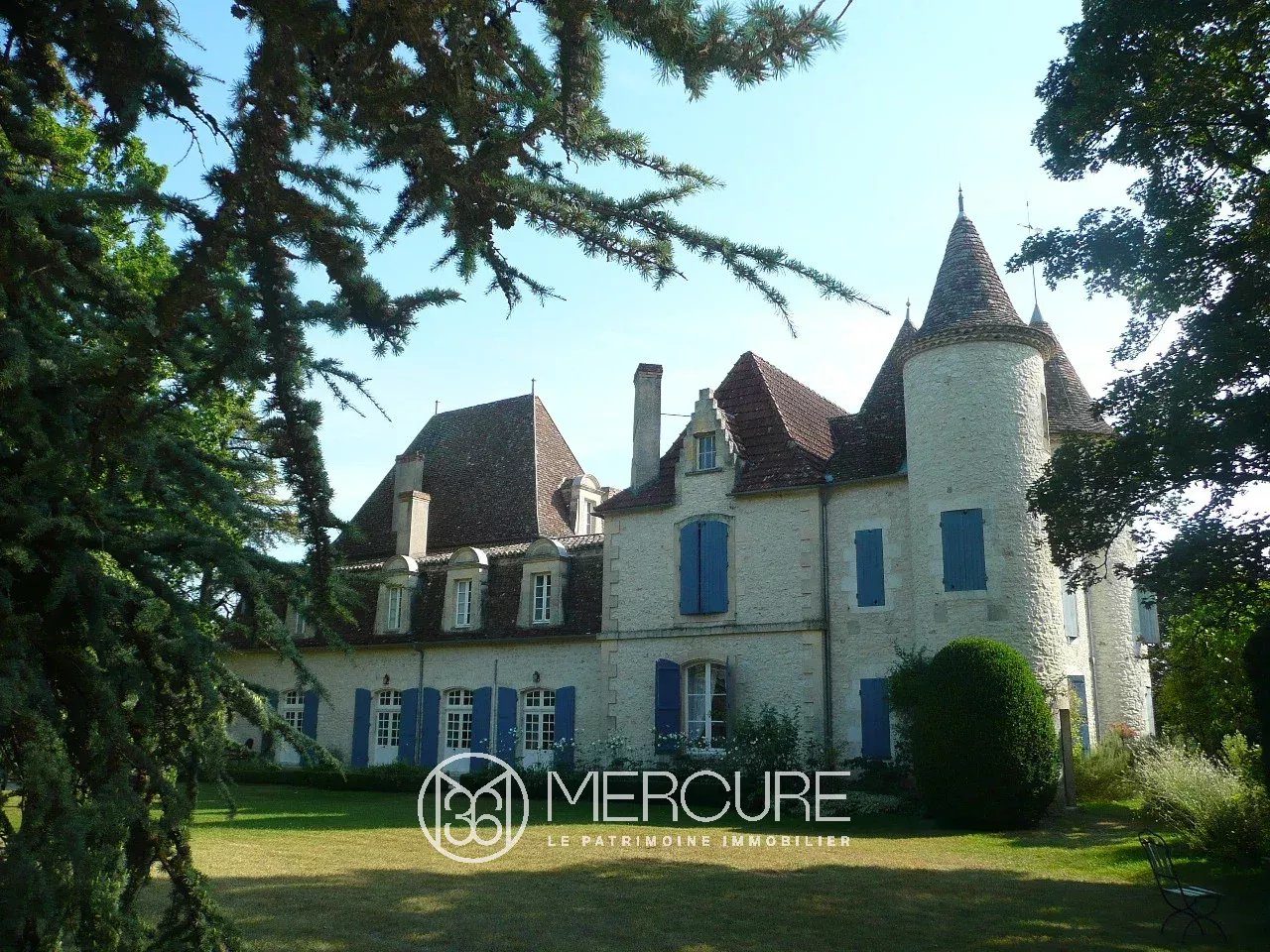 SOUTH OF FRANCE NEAR BERGERAC – 17th CENTURY CHATEAU - 900813bx