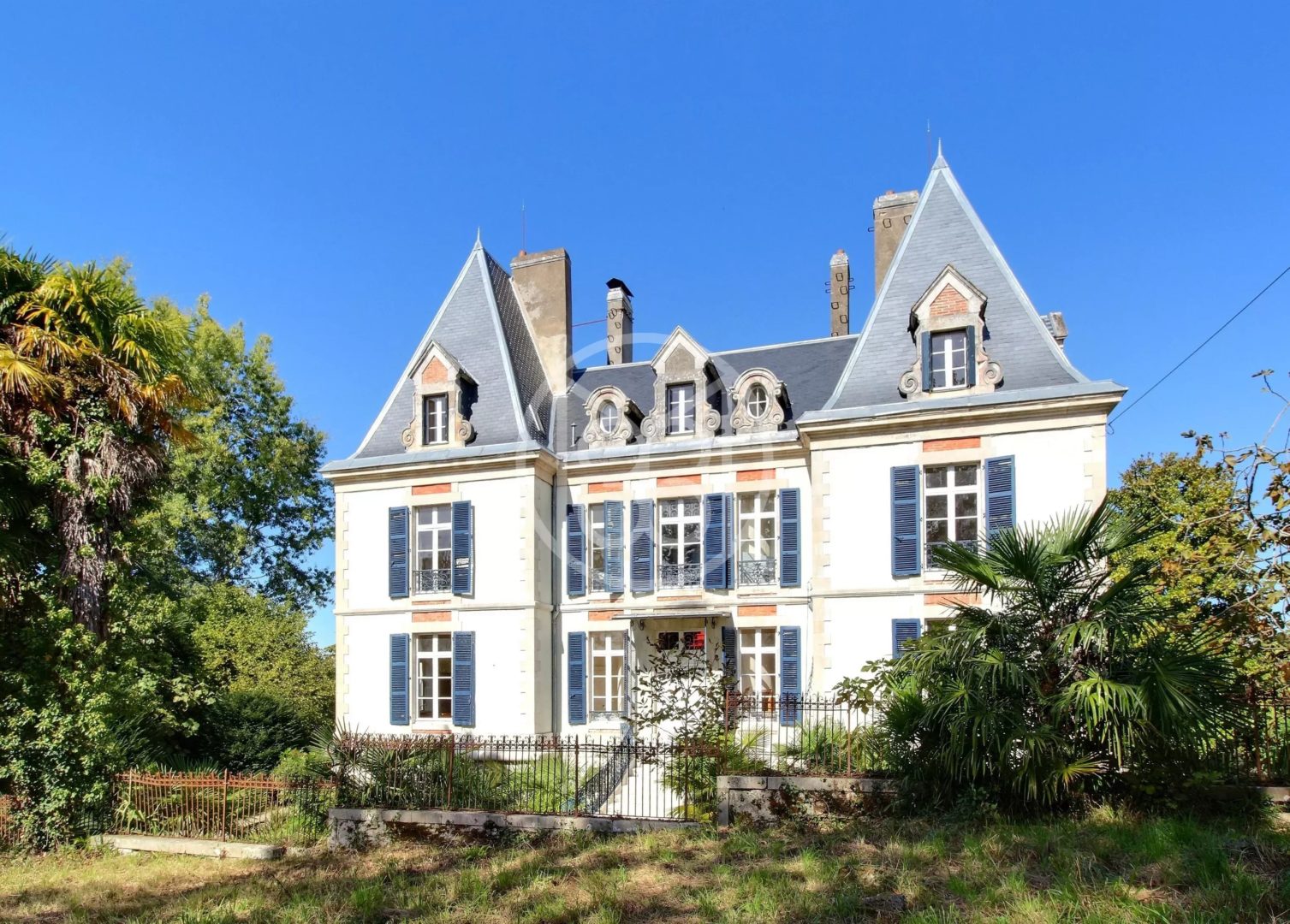 Spacious NAPOLEON III chateau in wooded grounds - 900906bx