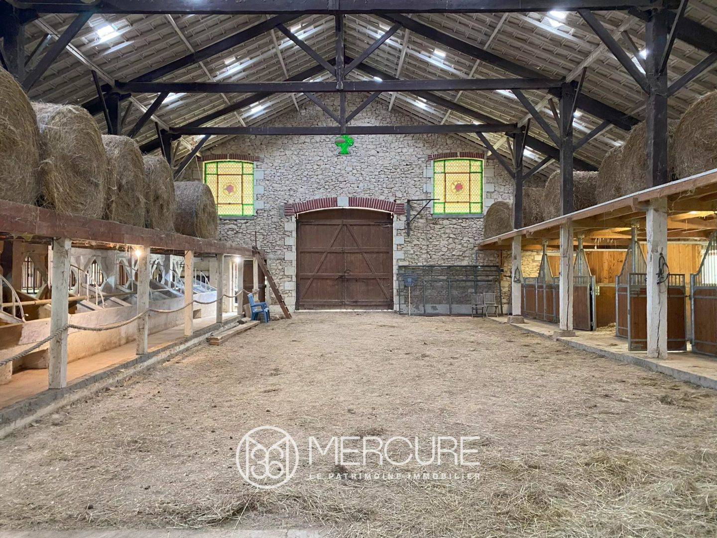 PROPRIÉTÉ 40 HA – 17 BOXES – BOIS PRAIRIES ET PISCINE – PENNE- D’AGENAIS (47) - 900973bx