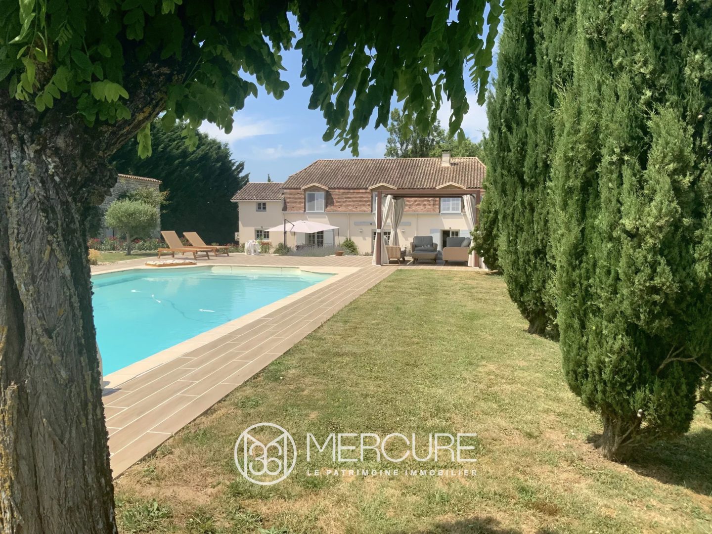 ENTRE DURAS ET SAINTE-FOY-LA-GRANDE – MAISON AVEC PISCINE ET DEPENDANCE - 901072bx