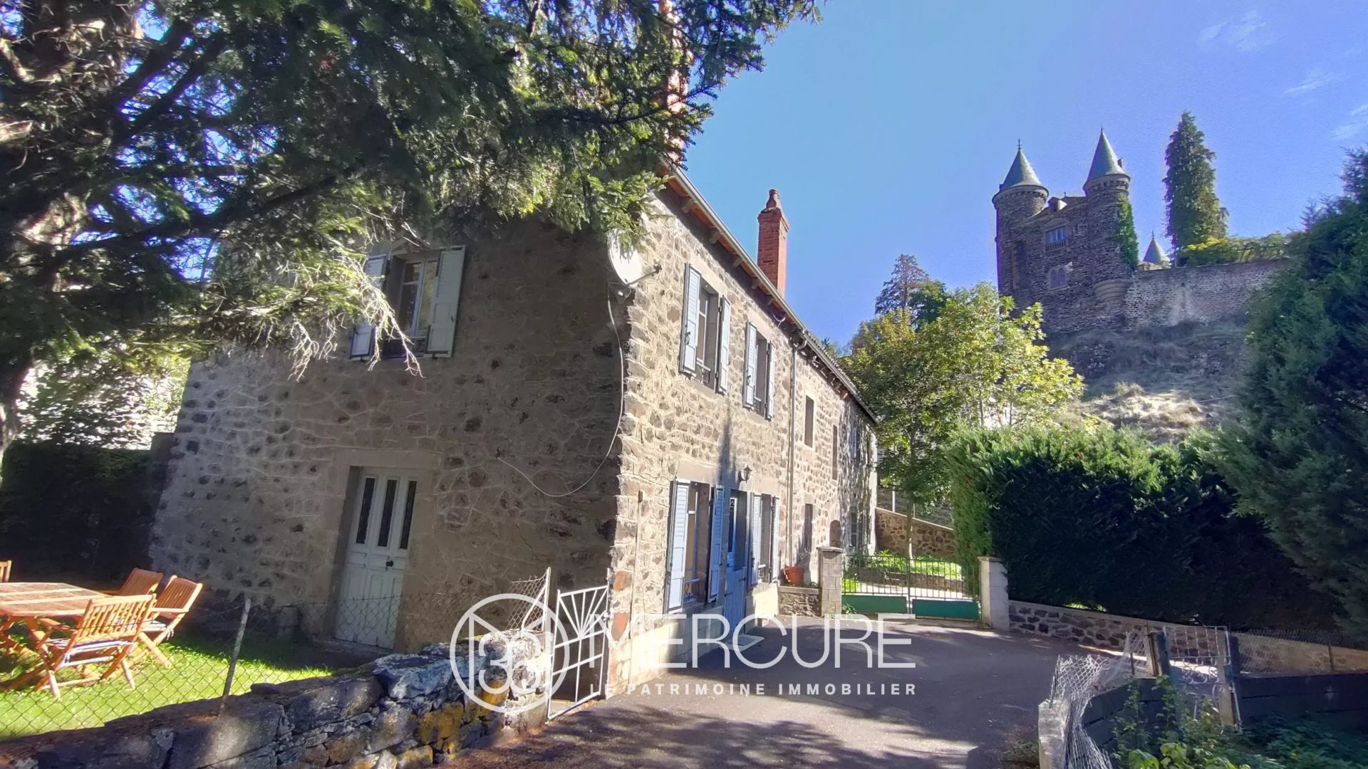 MAISON AU CHARME AUTHENTIQUE AVEC JARDIN - 9214TS