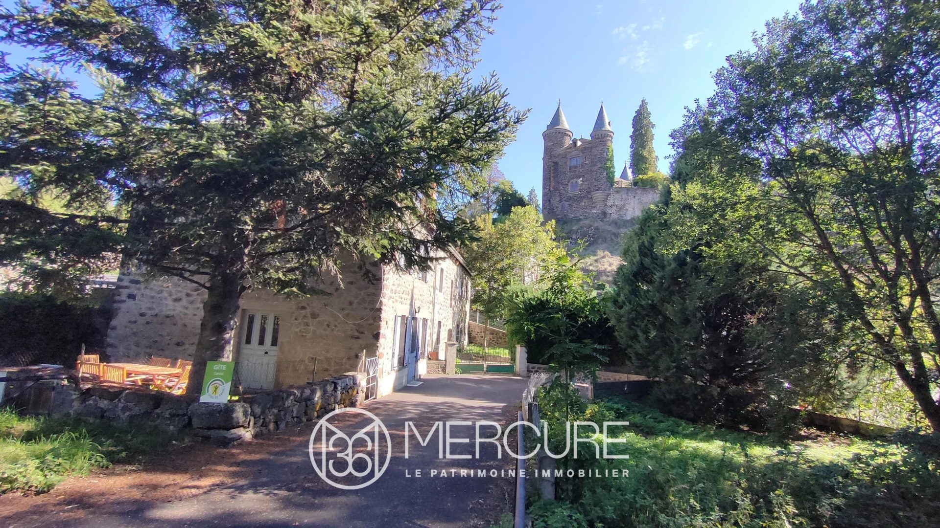 MAISON AU CHARME AUTHENTIQUE AVEC JARDIN - 9214TS