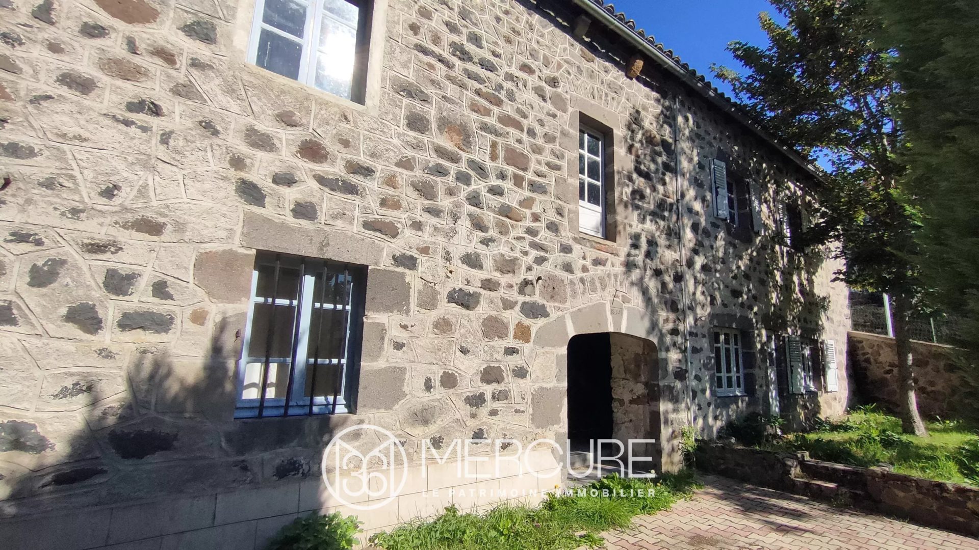 MAISON AU CHARME AUTHENTIQUE AVEC JARDIN - 9214TS