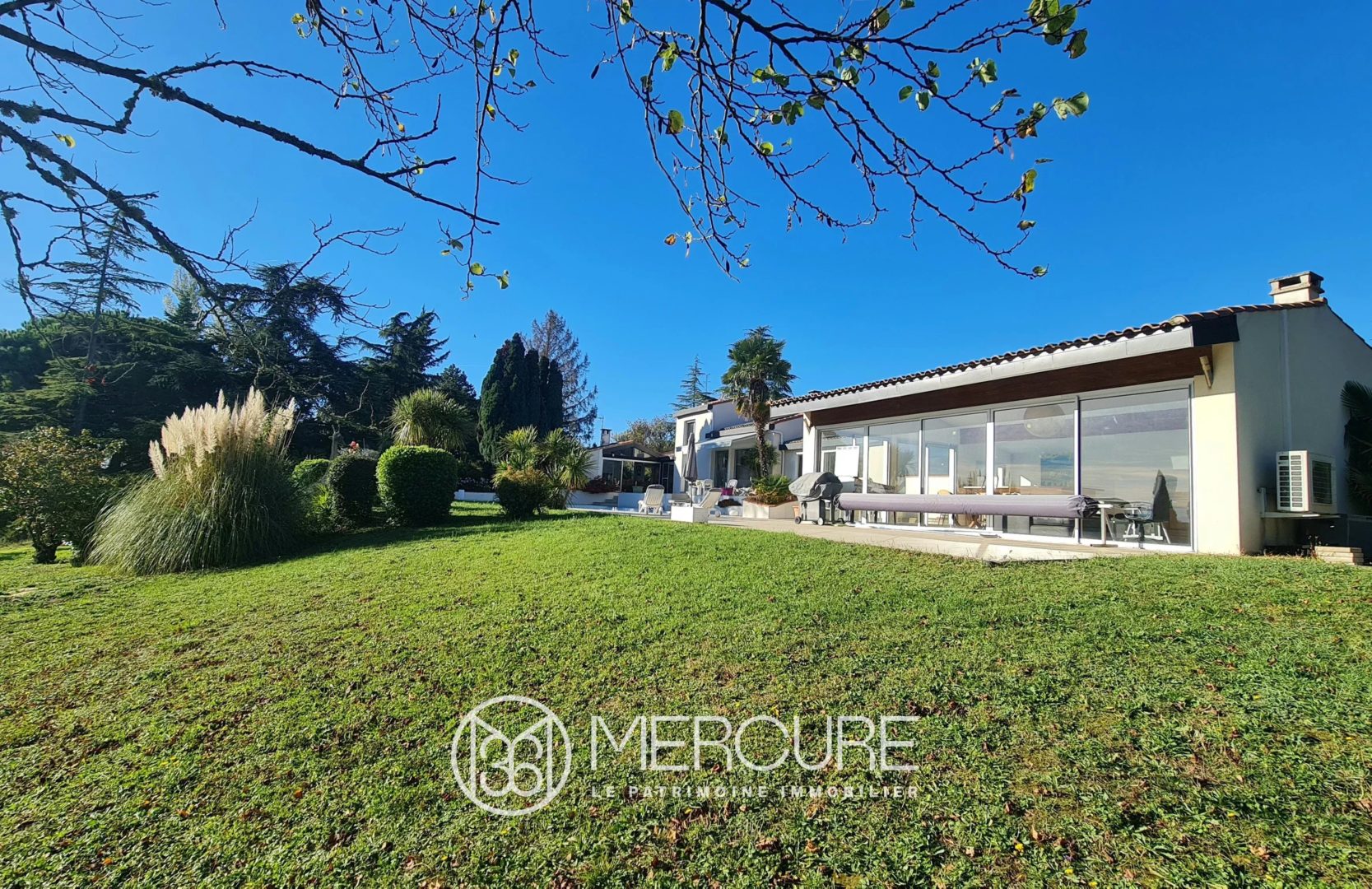 BELLE MAISON AVEC DEPENDANCES ET GRAND PARC - 9271TS