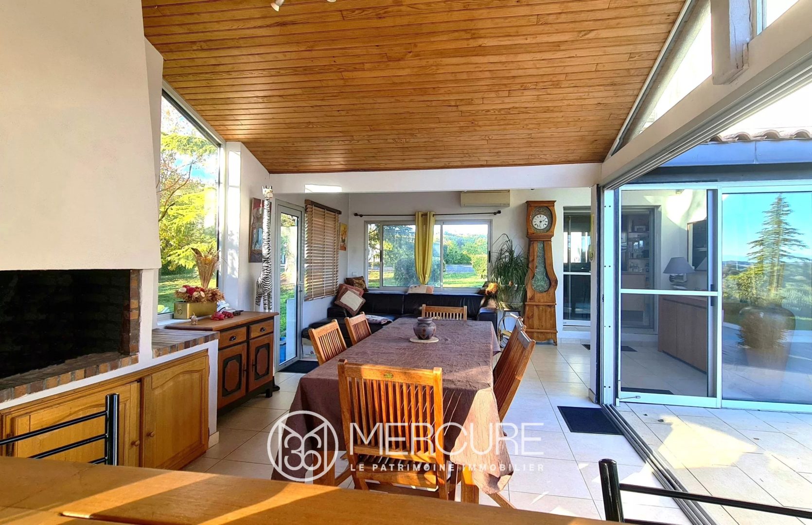 BELLE MAISON AVEC DEPENDANCES ET GRAND PARC - 9271TS