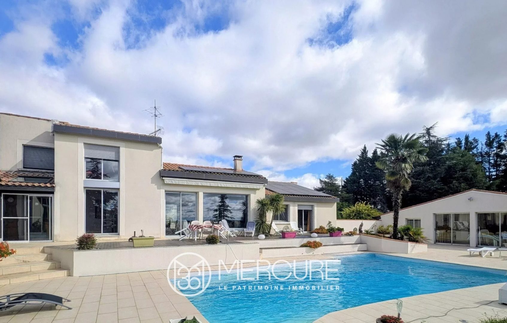 BELLE MAISON AVEC DEPENDANCES ET GRAND PARC - 9271TS