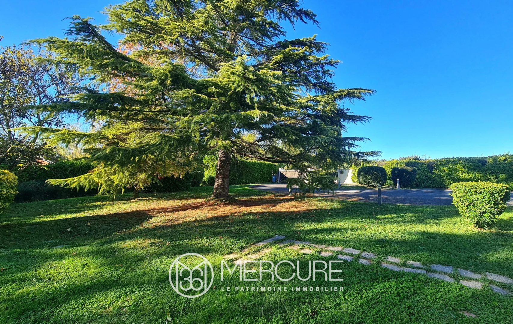 BELLE MAISON AVEC DEPENDANCES ET GRAND PARC - 9271TS